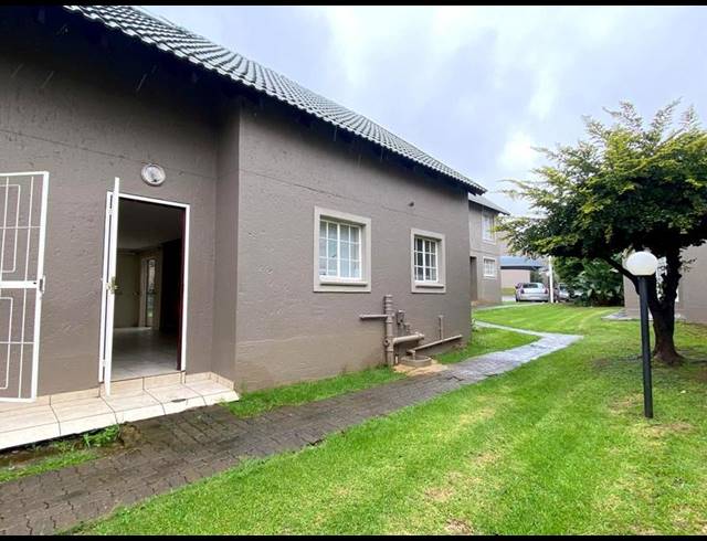 3 BEDROOM APARTMENT FOR SALE IN BASSONIA ROCK